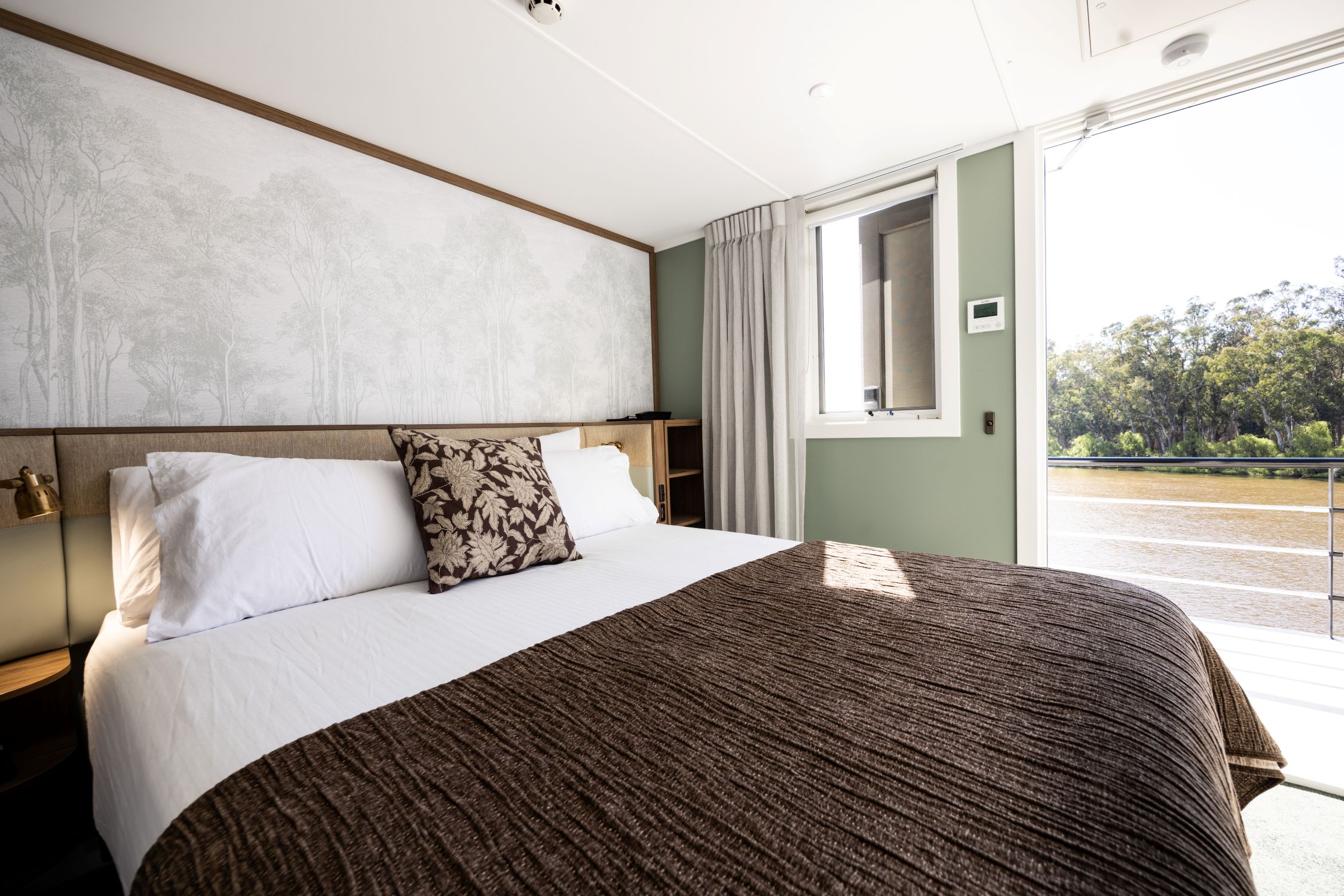 BK APT Travel Group PS Australian Star Queen Cabin Oct 2026 Phot Credit APT- Tamara Cadd Photography