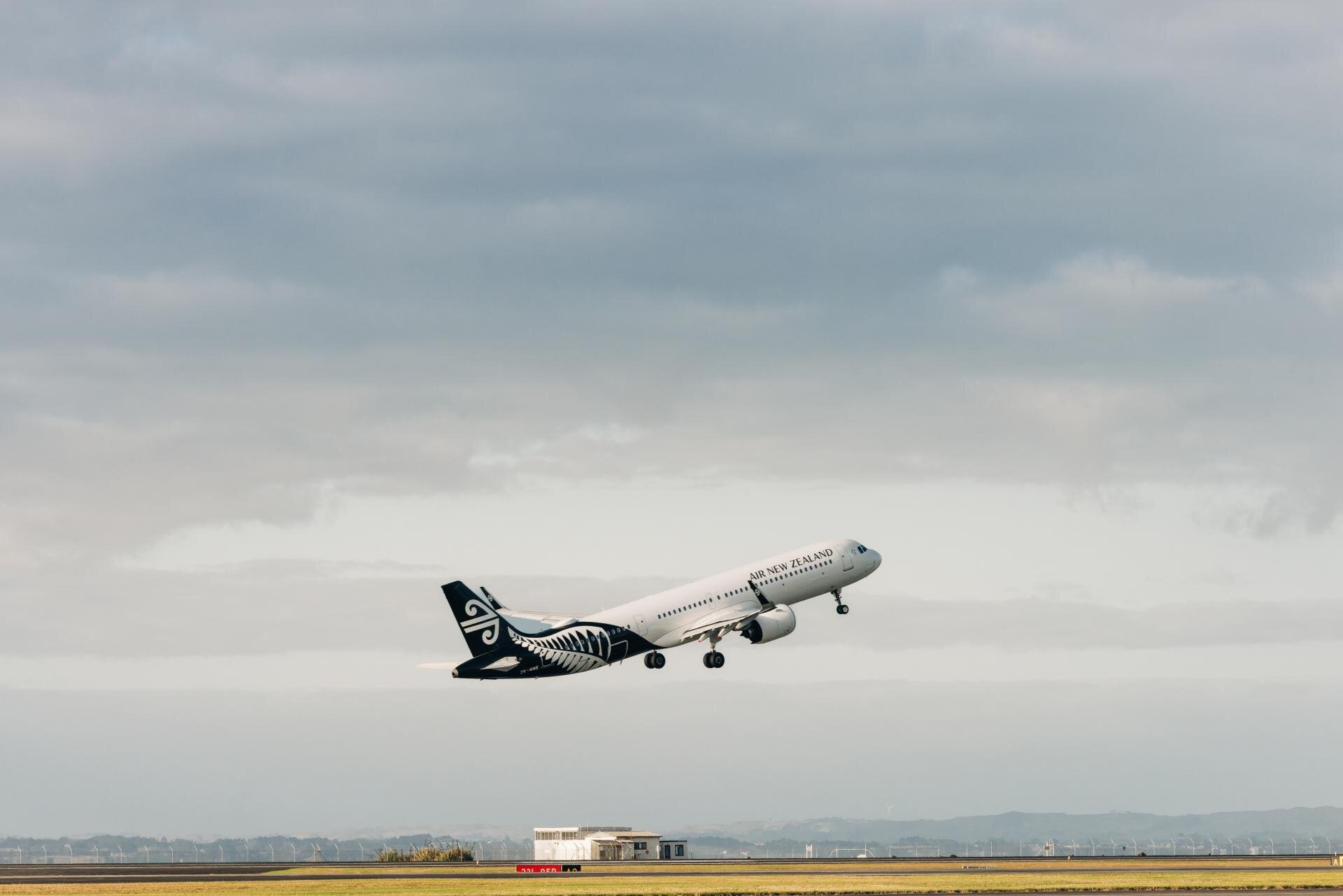 BK Air New Zealand A321 takign off AKL Photo Credit Air NZ