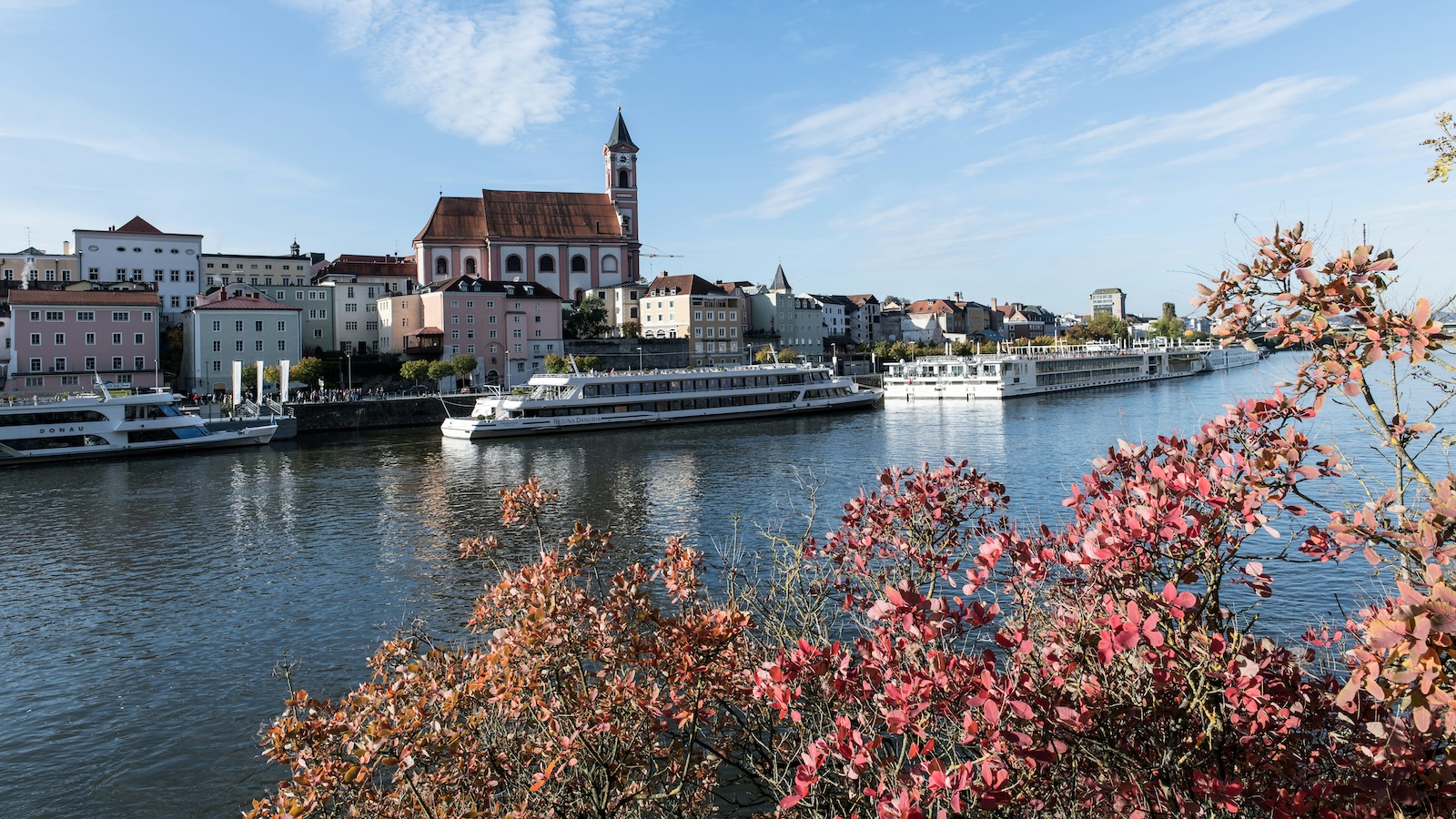 River Cruise photo credit Wolfgang Weiser via Unsplash